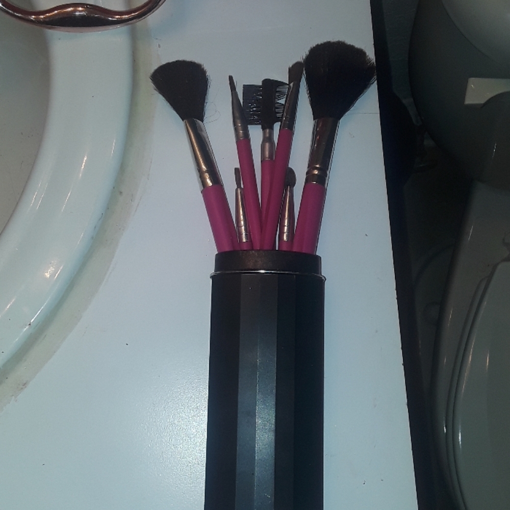 Makeup brushes  with case and lid